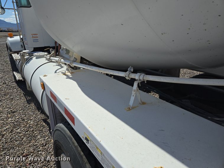 image for item DO2524 2015 Kenworth T800 ready mix truck