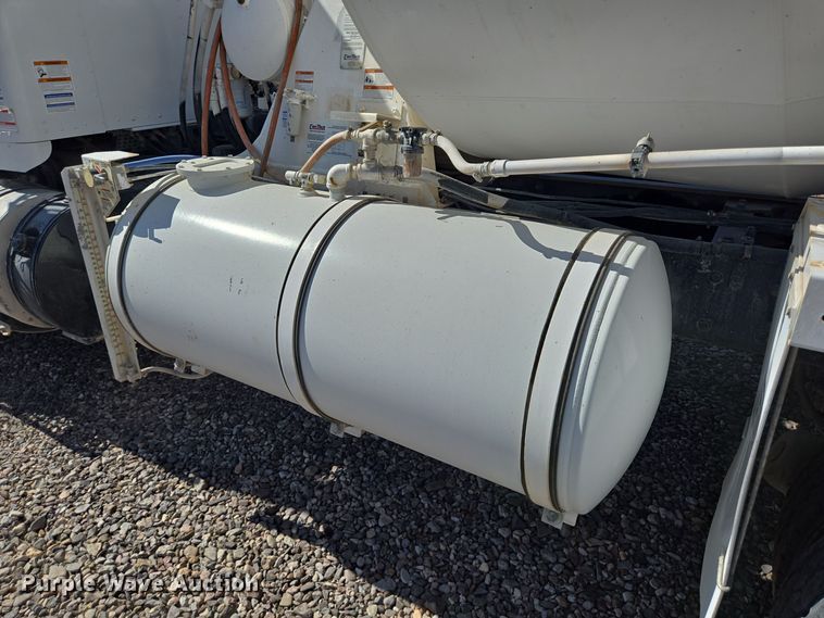 image for item DO2524 2015 Kenworth T800 ready mix truck