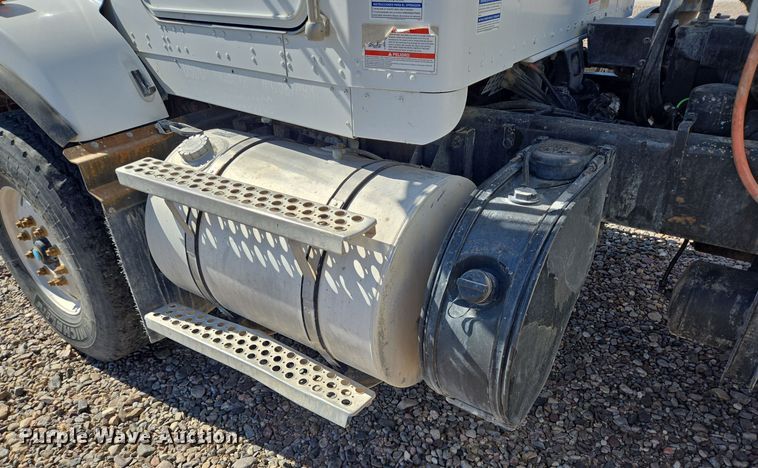 image for item DO2524 2015 Kenworth T800 ready mix truck