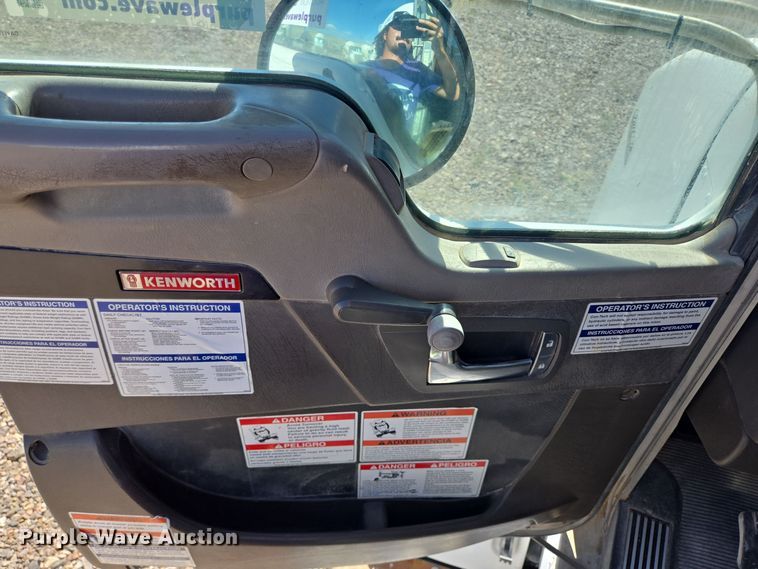 image for item DO2524 2015 Kenworth T800 ready mix truck