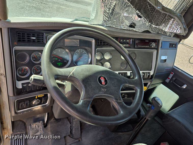 image for item DO2524 2015 Kenworth T800 ready mix truck