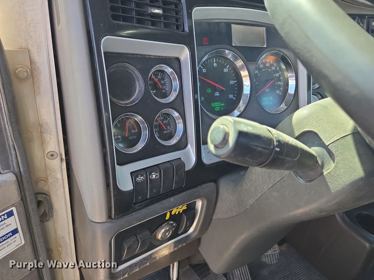 image for item DO2524 2015 Kenworth T800 ready mix truck