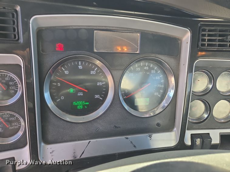 image for item DO2524 2015 Kenworth T800 ready mix truck