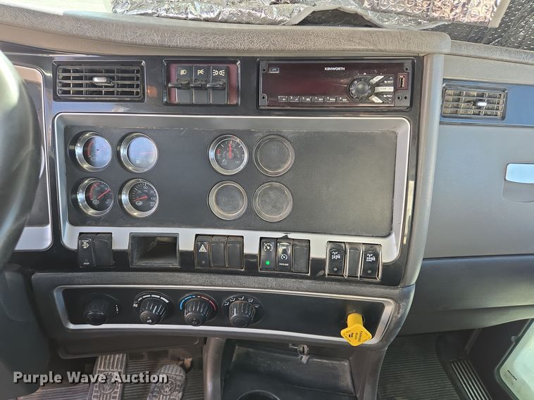 image for item DO2524 2015 Kenworth T800 ready mix truck