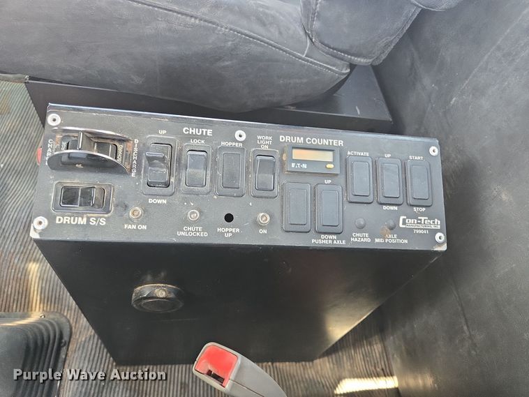 image for item DO2524 2015 Kenworth T800 ready mix truck