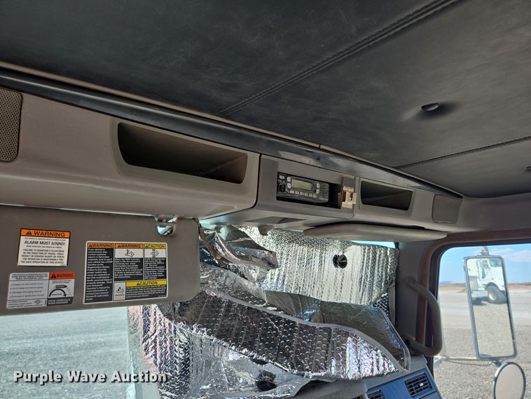 image for item DO2524 2015 Kenworth T800 ready mix truck