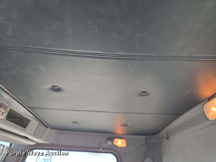 image for item DO2524 2015 Kenworth T800 ready mix truck