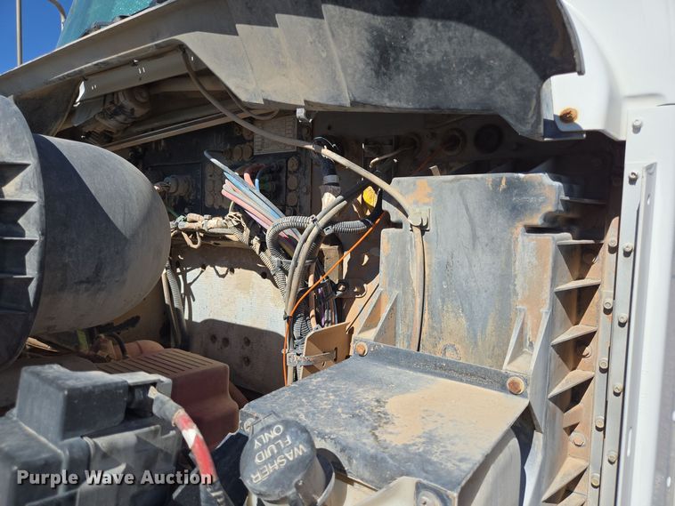 image for item DO2524 2015 Kenworth T800 ready mix truck