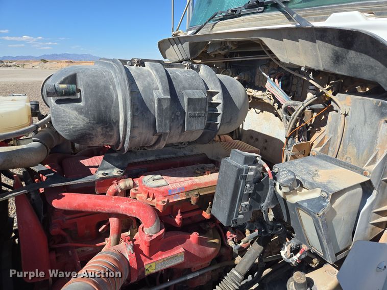 image for item DO2524 2015 Kenworth T800 ready mix truck