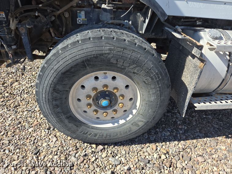 image for item DO2524 2015 Kenworth T800 ready mix truck