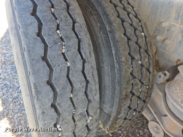 image for item DO2524 2015 Kenworth T800 ready mix truck