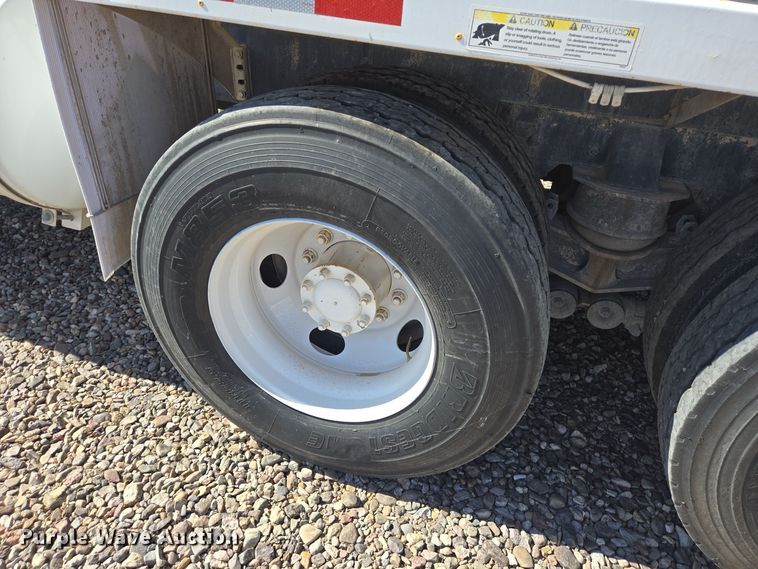 image for item DO2524 2015 Kenworth T800 ready mix truck