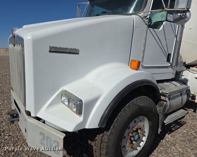 image for item DO2525 2015 Kenworth T800 ready mix truck