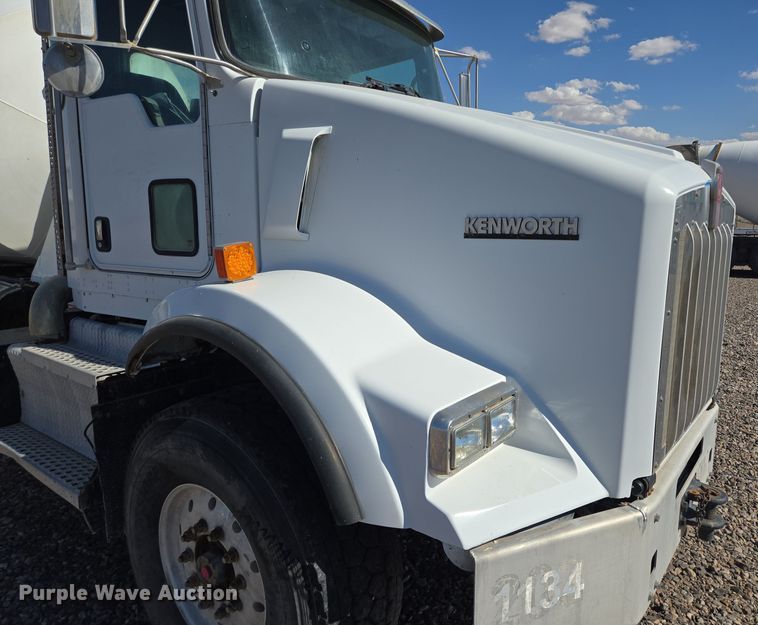 image for item DO2525 2015 Kenworth T800 ready mix truck