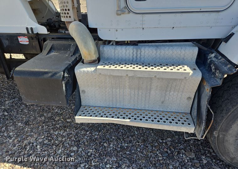 image for item DO2525 2015 Kenworth T800 ready mix truck