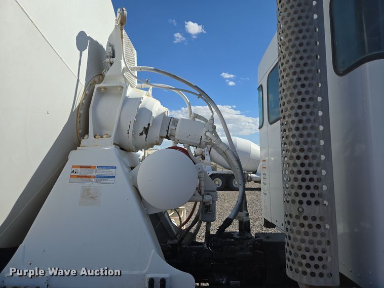 image for item DO2525 2015 Kenworth T800 ready mix truck