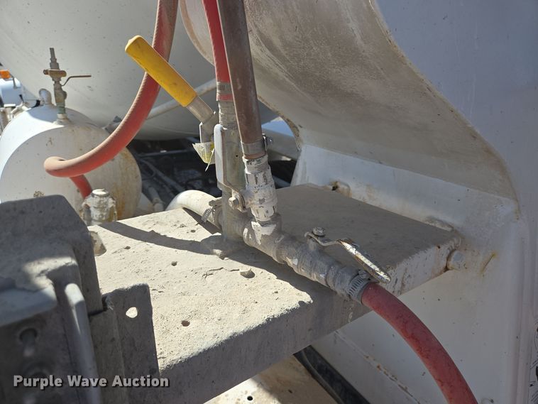 image for item DO2525 2015 Kenworth T800 ready mix truck