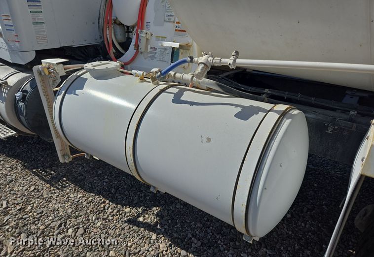 image for item DO2525 2015 Kenworth T800 ready mix truck