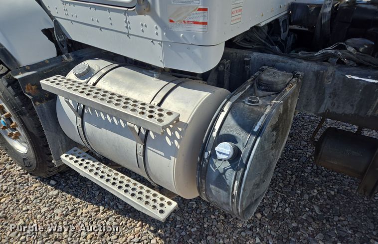 image for item DO2525 2015 Kenworth T800 ready mix truck