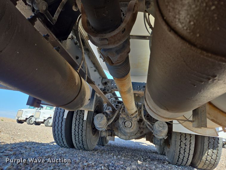 image for item DO2525 2015 Kenworth T800 ready mix truck