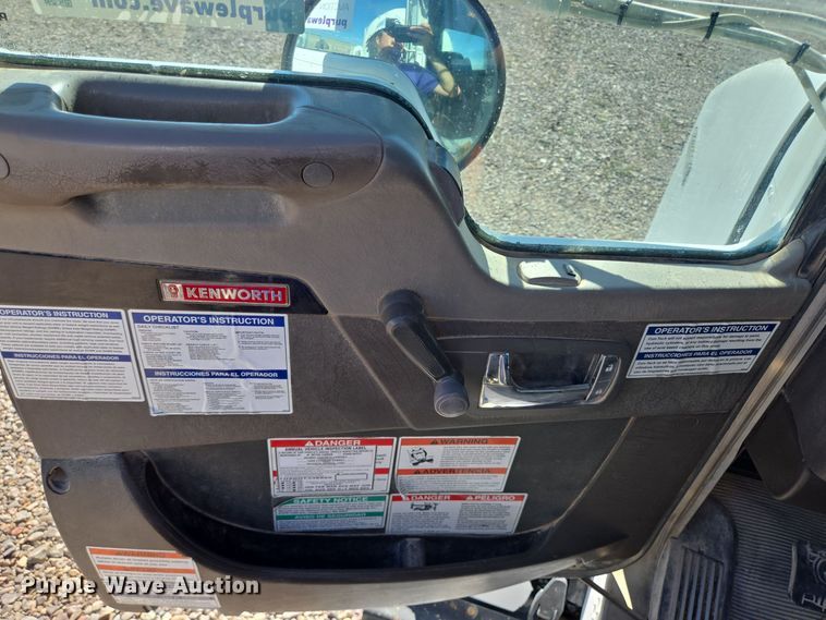 image for item DO2525 2015 Kenworth T800 ready mix truck