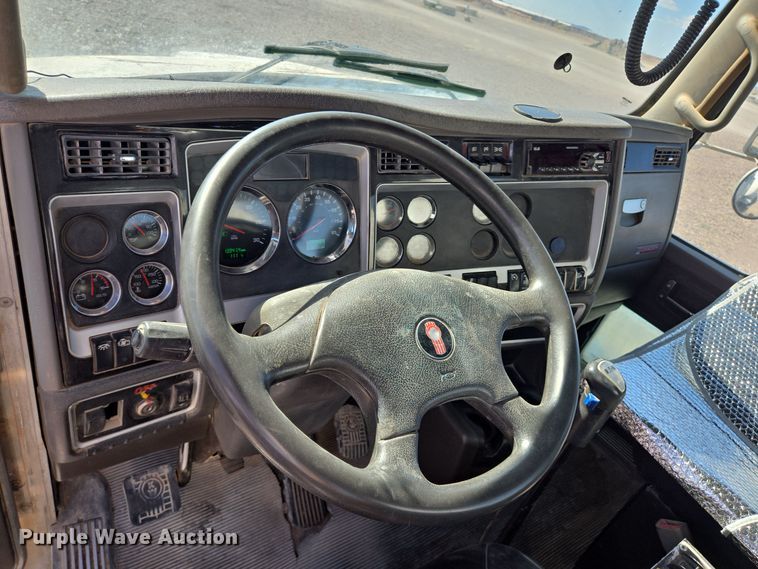 image for item DO2525 2015 Kenworth T800 ready mix truck