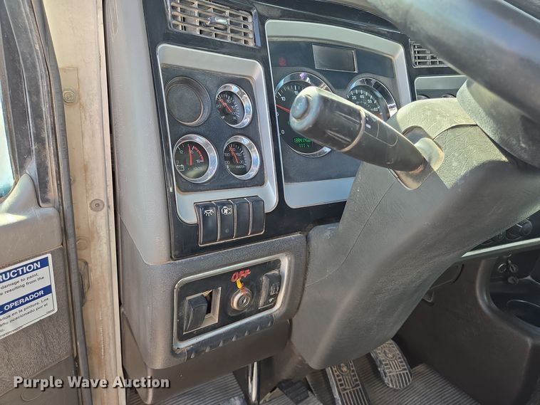 image for item DO2525 2015 Kenworth T800 ready mix truck