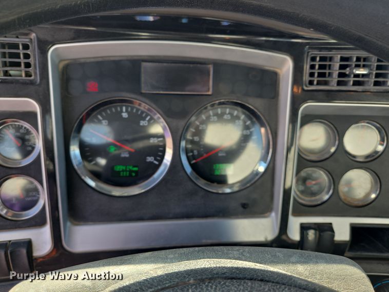 image for item DO2525 2015 Kenworth T800 ready mix truck