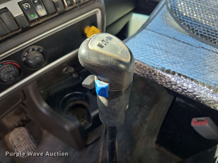 image for item DO2525 2015 Kenworth T800 ready mix truck