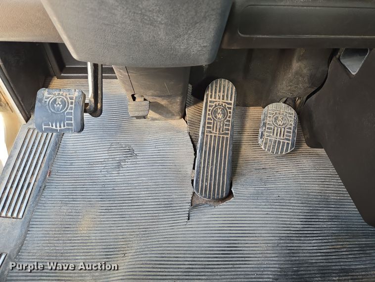 image for item DO2525 2015 Kenworth T800 ready mix truck