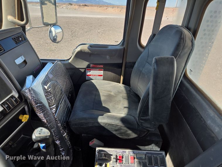 image for item DO2525 2015 Kenworth T800 ready mix truck