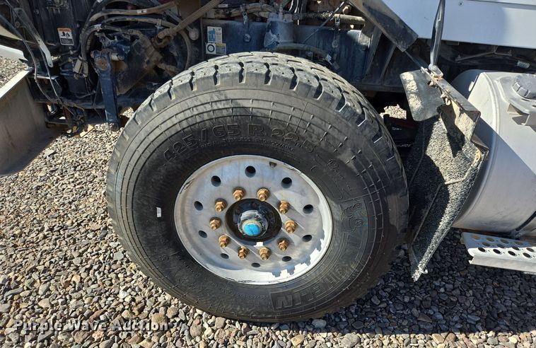 image for item DO2525 2015 Kenworth T800 ready mix truck