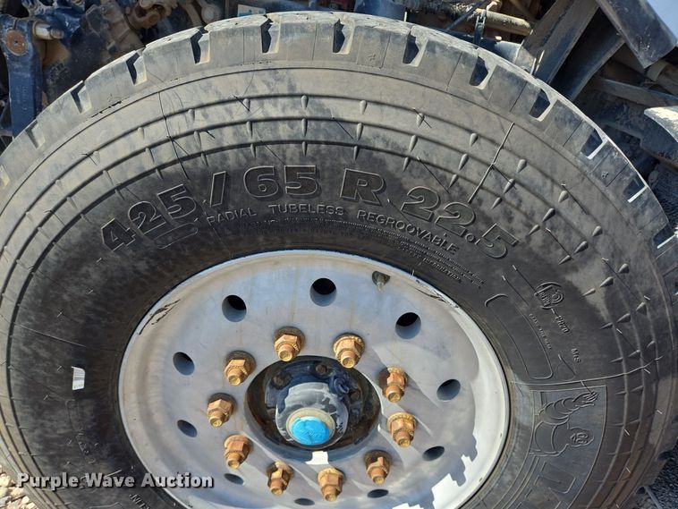 image for item DO2525 2015 Kenworth T800 ready mix truck