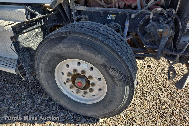 image for item DO2525 2015 Kenworth T800 ready mix truck