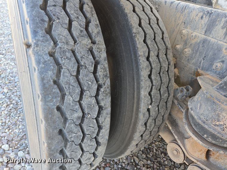 image for item DO2525 2015 Kenworth T800 ready mix truck