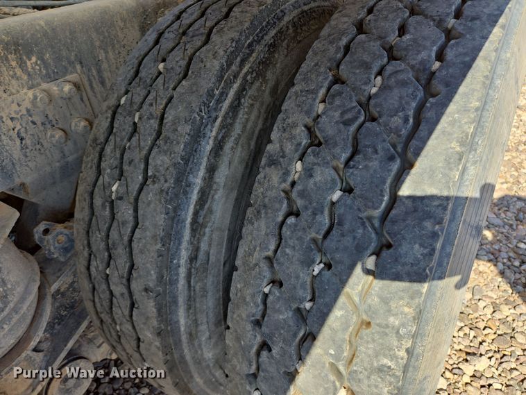 image for item DO2525 2015 Kenworth T800 ready mix truck