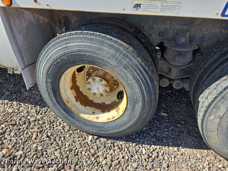 image for item DO2525 2015 Kenworth T800 ready mix truck