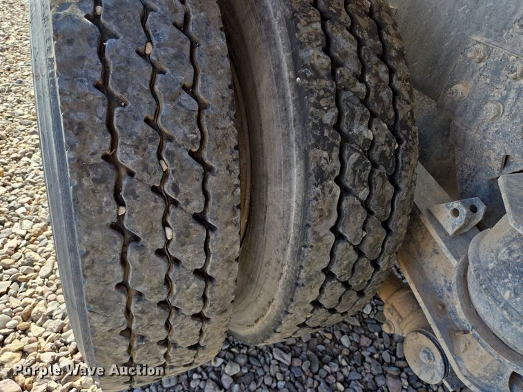 image for item DO2525 2015 Kenworth T800 ready mix truck