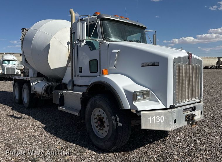 image for item DO2526 2015 Kenworth T800 ready mix truck