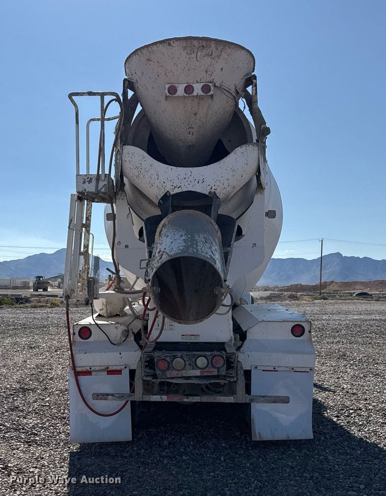 image for item DO2526 2015 Kenworth T800 ready mix truck