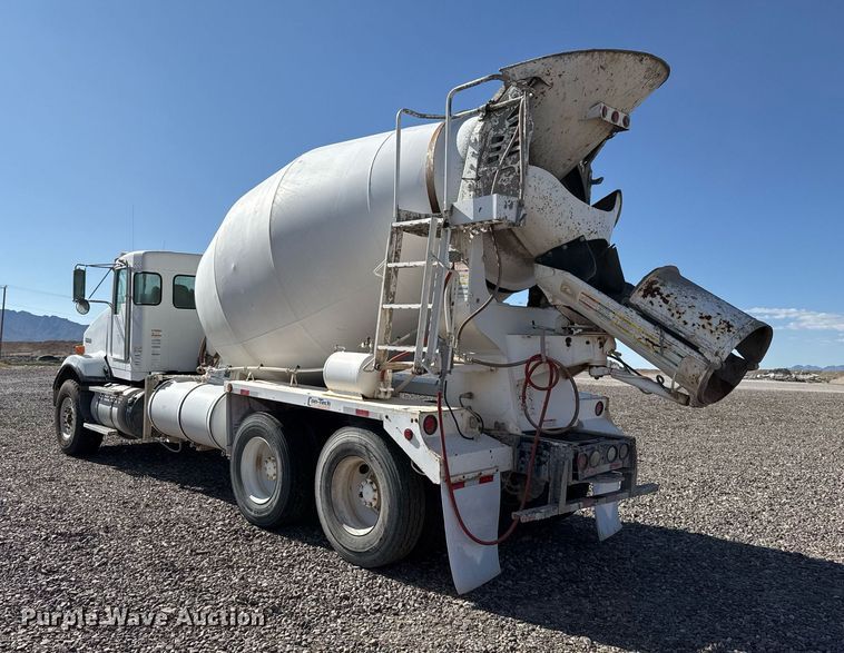 image for item DO2526 2015 Kenworth T800 ready mix truck