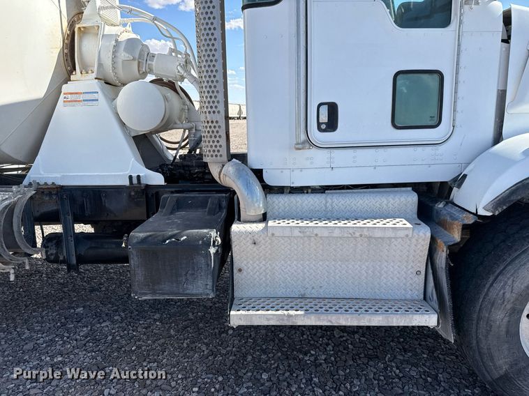 image for item DO2526 2015 Kenworth T800 ready mix truck