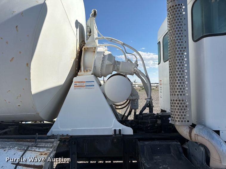 image for item DO2526 2015 Kenworth T800 ready mix truck