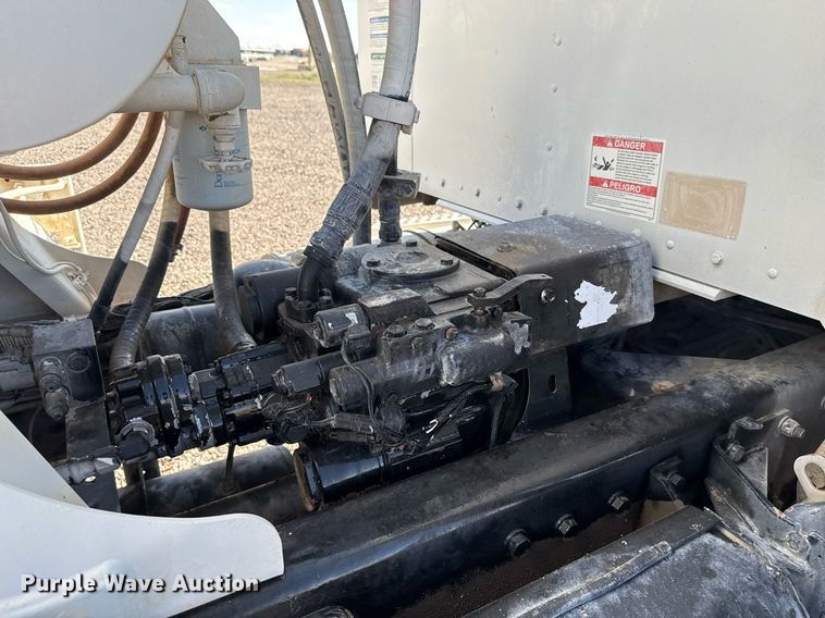 image for item DO2526 2015 Kenworth T800 ready mix truck