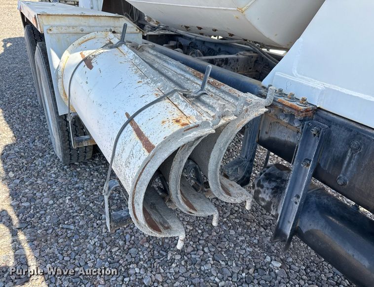 image for item DO2526 2015 Kenworth T800 ready mix truck