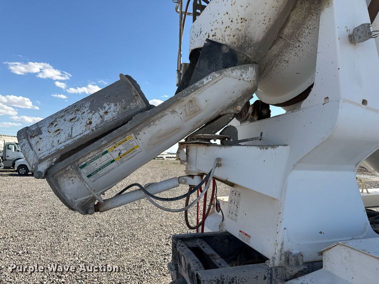 image for item DO2526 2015 Kenworth T800 ready mix truck