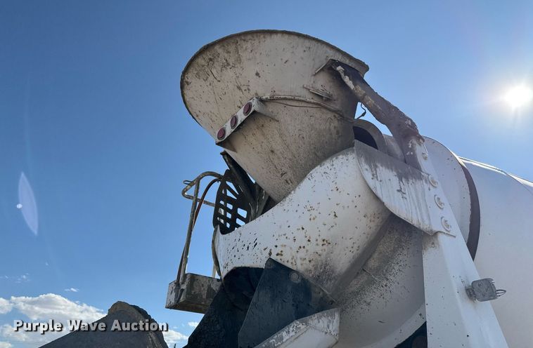 image for item DO2526 2015 Kenworth T800 ready mix truck