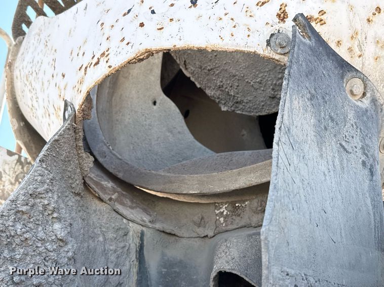 image for item DO2526 2015 Kenworth T800 ready mix truck