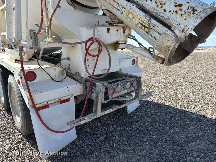 image for item DO2526 2015 Kenworth T800 ready mix truck