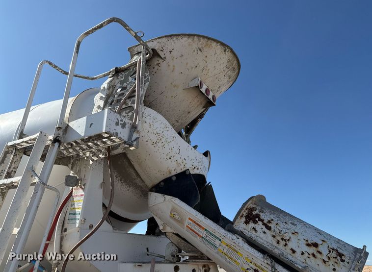 image for item DO2526 2015 Kenworth T800 ready mix truck